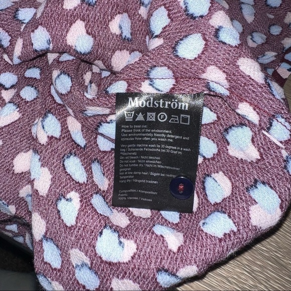 Modstrom NEW Womens 100% Viscose Button up Blouse size XS lightweight business - Picture 7 of 7